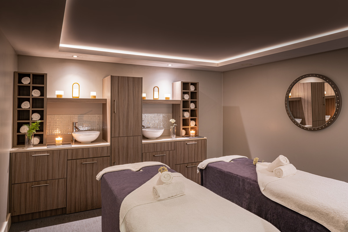 1354 PHOTO INT 007 Massage