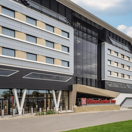 Silverstone Hilton Garden Inn 1312 EXT 001 Main Entrance cube designltd