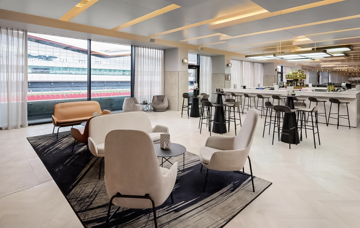 Silverstone Hilton Garden Inn 1312 INT 002 Cafe Lounge cube designltd